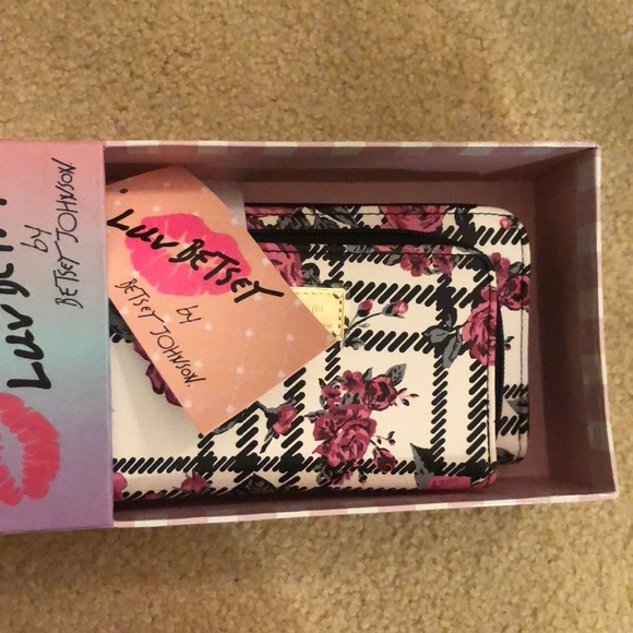 *NEW* Betsey Johnson wallet - Picture 2 of 2